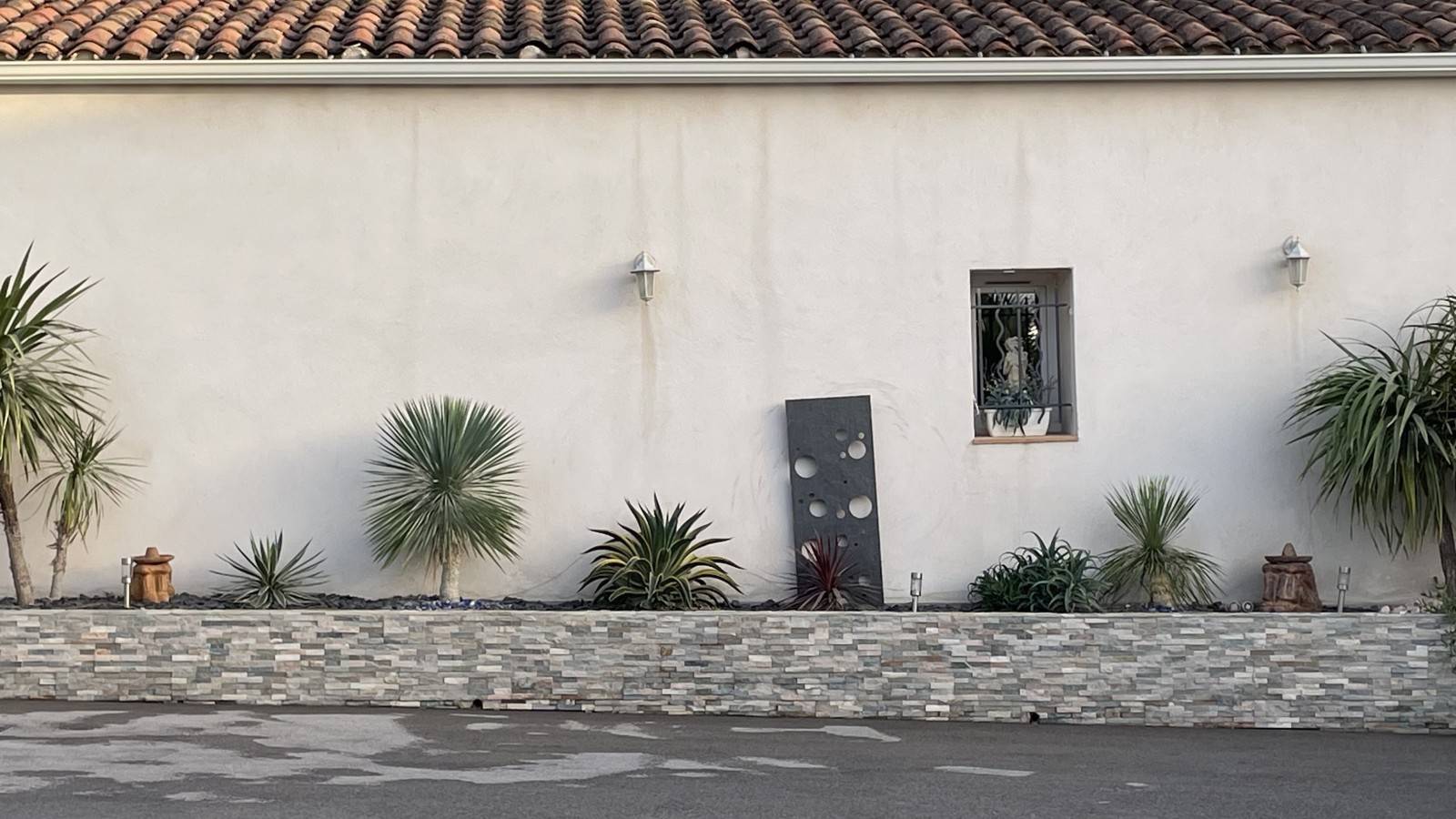 Revêtement de mur et parement grand choix dans notre pépinière à Châteauneuf-les-Martigues