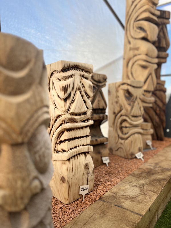 Totem tiki polynésien en bois