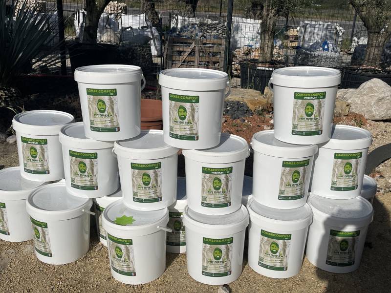 Vente de Lombricompost naturel, engrais riche en nutriments dans notre pépinière à Chateauneuf les Martigues