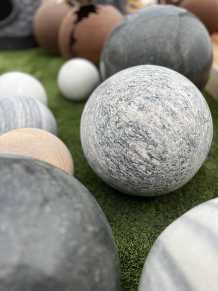 Sphère de décoration en granit 