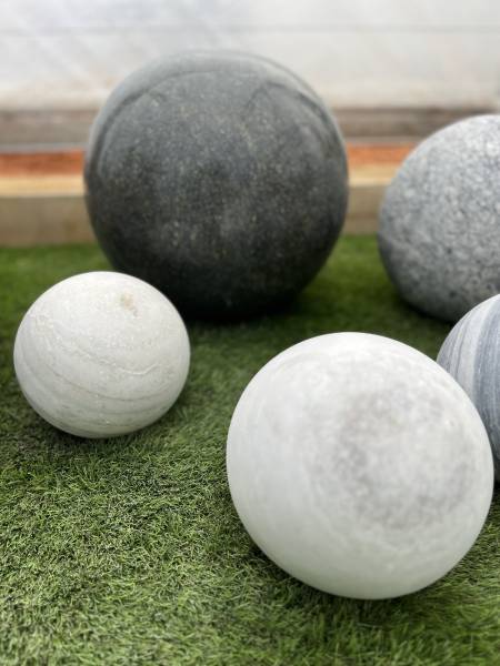 Sphère de décoration en granit 
