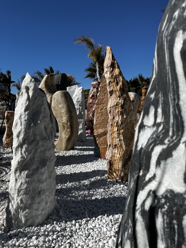 Pierre monolithe de décoration extérieur